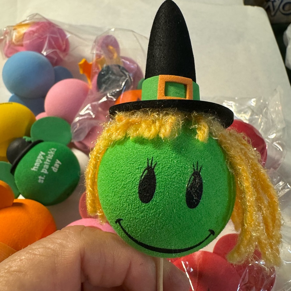Car antenna topper Halloween witch 3.75” green face, yellow hair, black hat